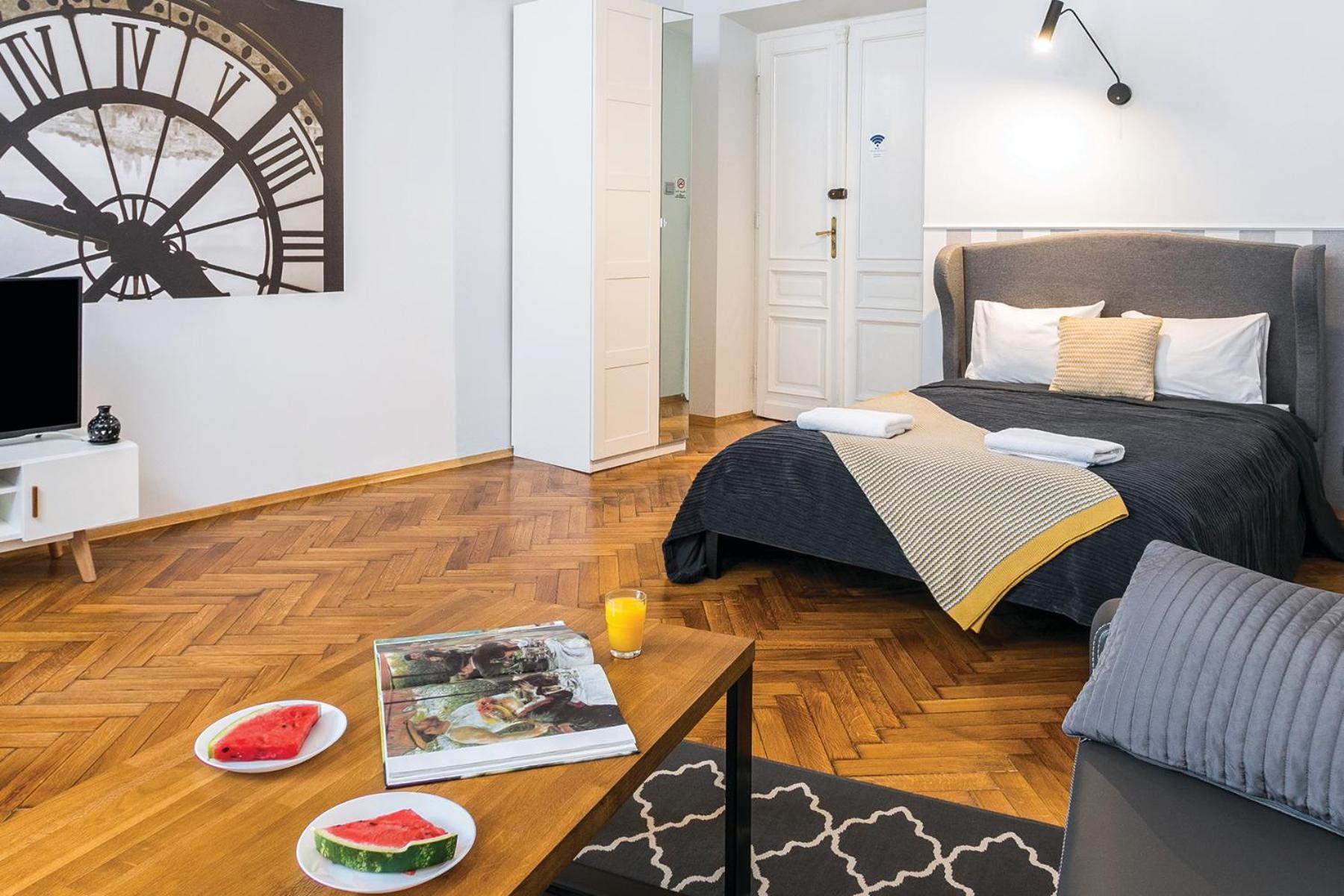 Studio Apartment